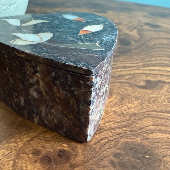 Soapstone Heart Trinket Box Inlaid with Mother of Pearl - Picture 5 of 8